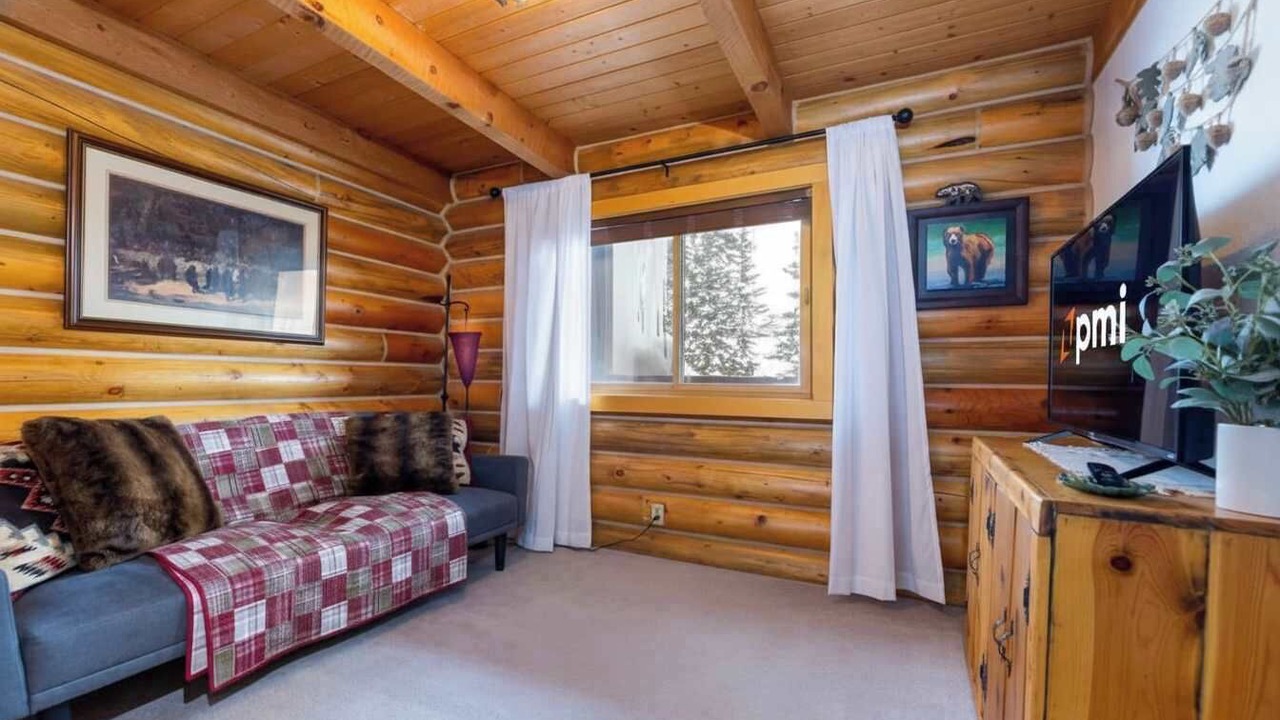 Photo of Livingroom in Quandary Village