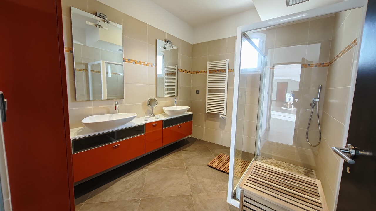 Photo of Bathroom in Flayosc