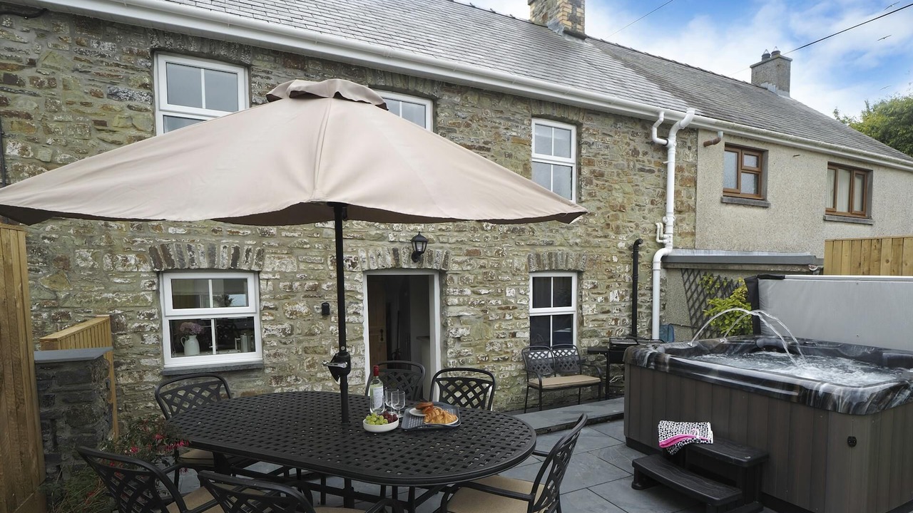 Photo of Others in Dihewid