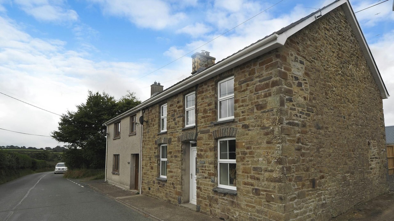 Photo of Others in Dihewid