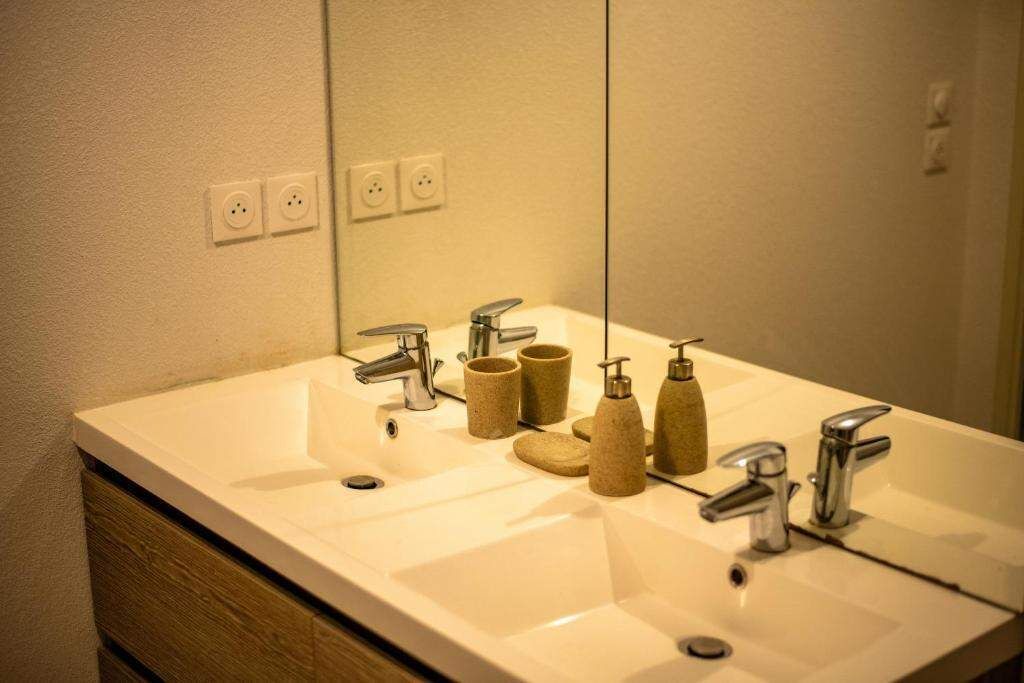 Photo of Bathroom in Gares