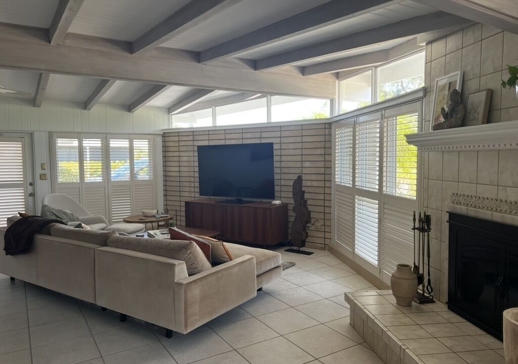 Photo of Livingroom in Golden Beach
