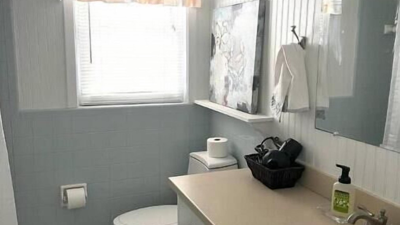 Photo of Bathroom in Golden Beach