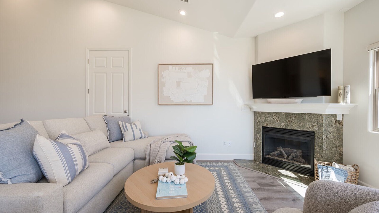 Photo of Livingroom in Downtown