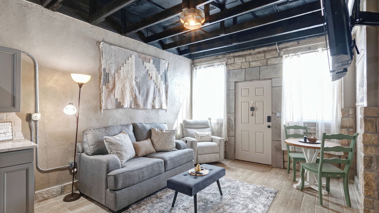 Photo of Livingroom in Baird