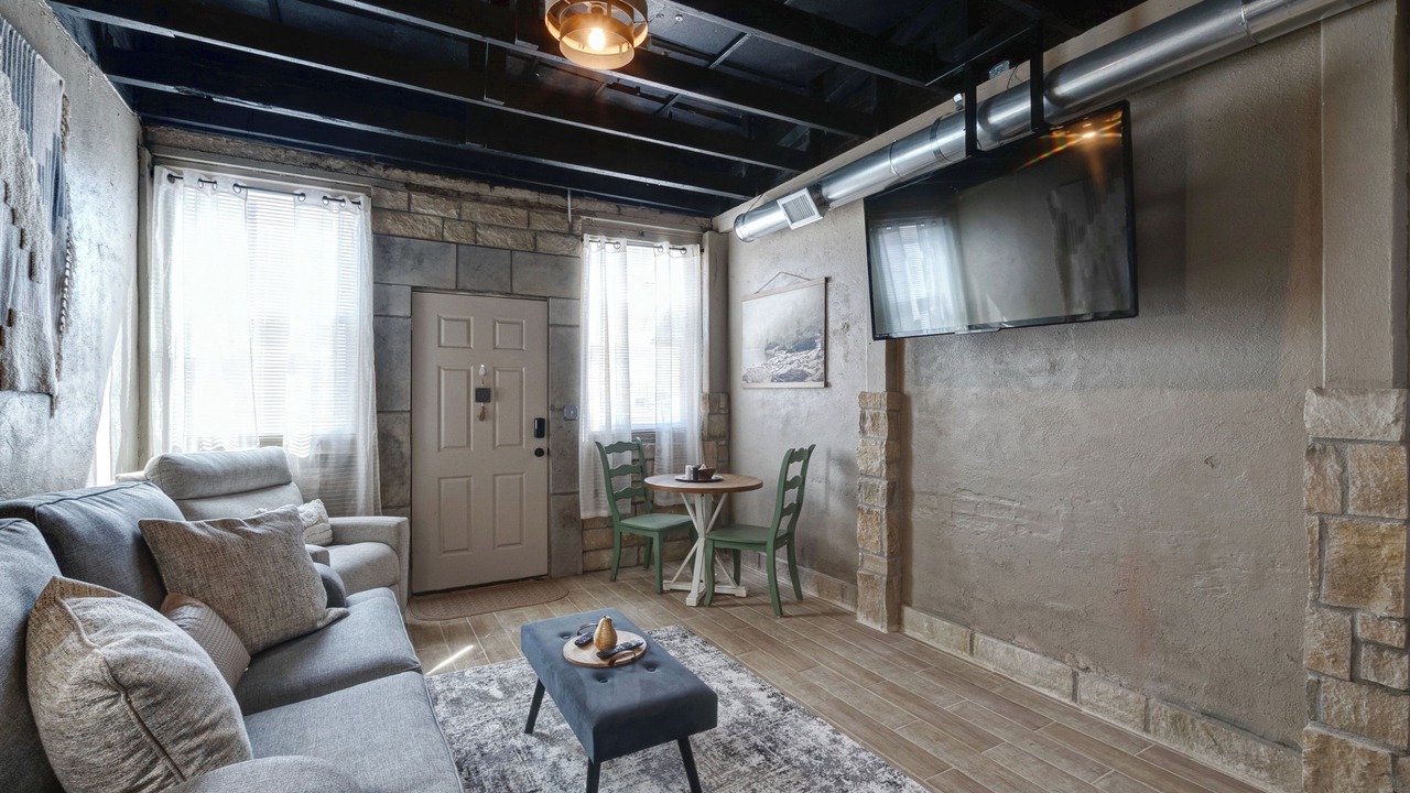 Photo of Livingroom in Baird