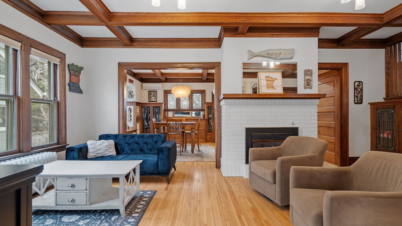 Photo of Livingroom in Linden Hills
