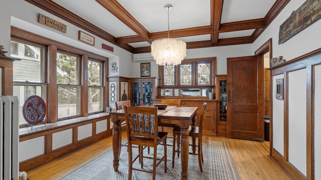 Photo of Livingroom in Linden Hills
