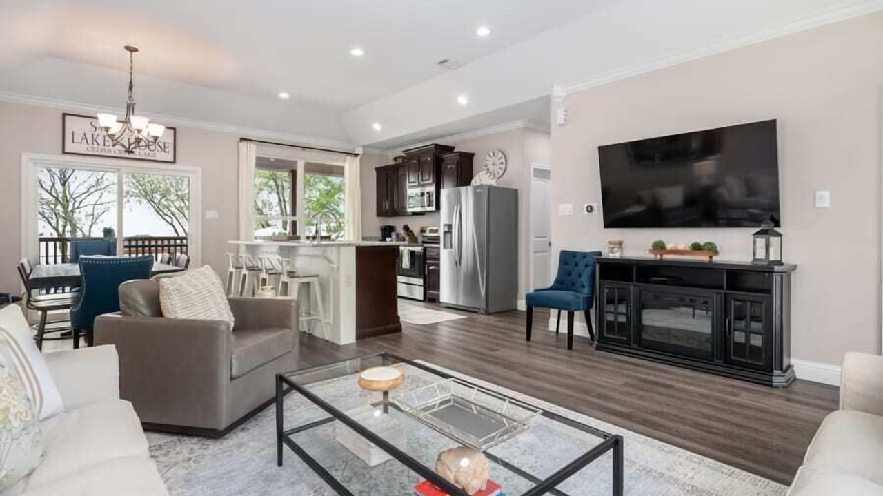 Photo of Livingroom in Gun Barrel City