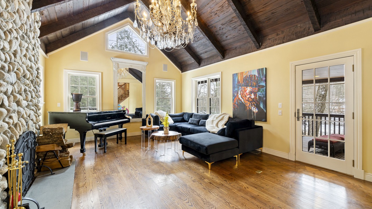 Photo of Livingroom in Airmont