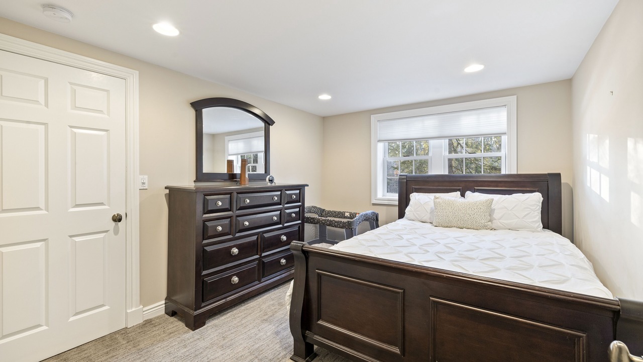 Photo of Bedroom in Airmont