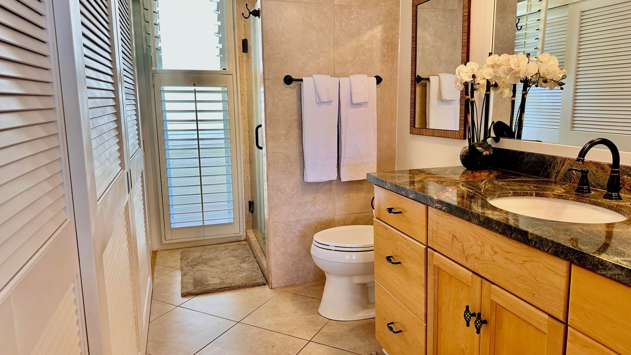 Photo of Bathroom in Diamond Head - Kapahulu - St. Louis