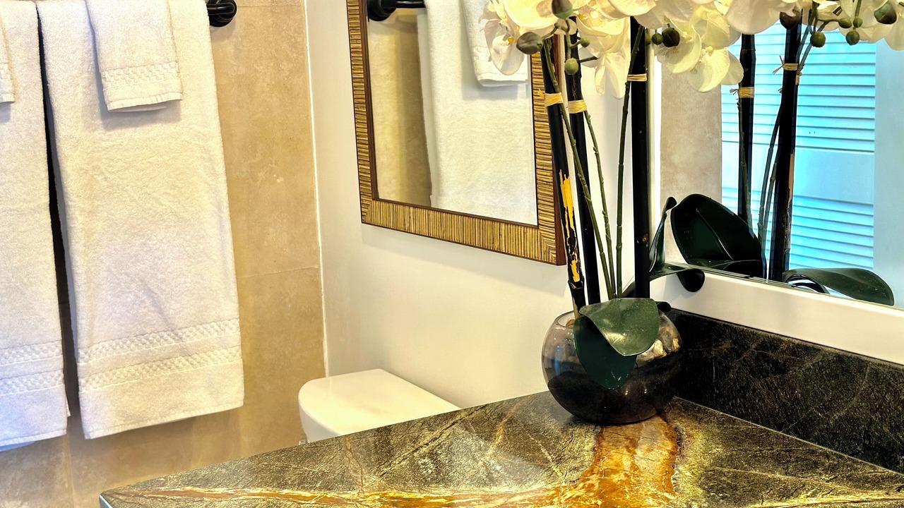 Photo of Bathroom in Diamond Head - Kapahulu - St. Louis