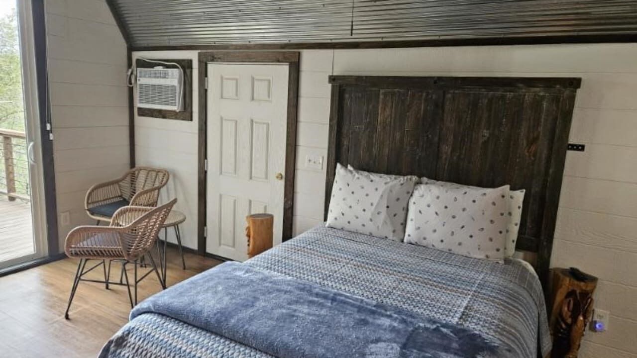 Photo of Bedroom in Smithville