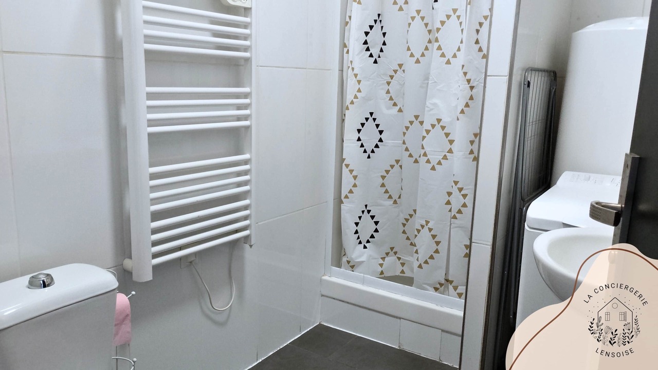 Photo of Bathroom in Sallaumines