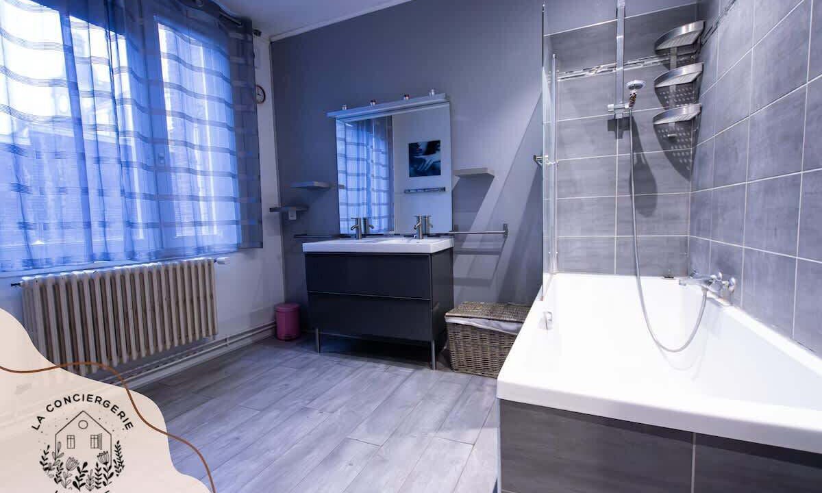 Photo of Others in Lens