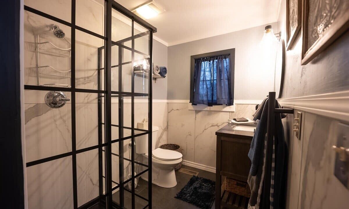 Photo of Bathroom in Eureka Springs Historic District