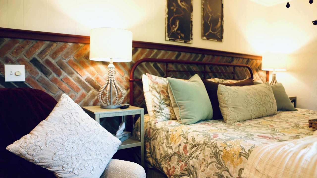 Photo of Bedroom in Eureka Springs Historic District