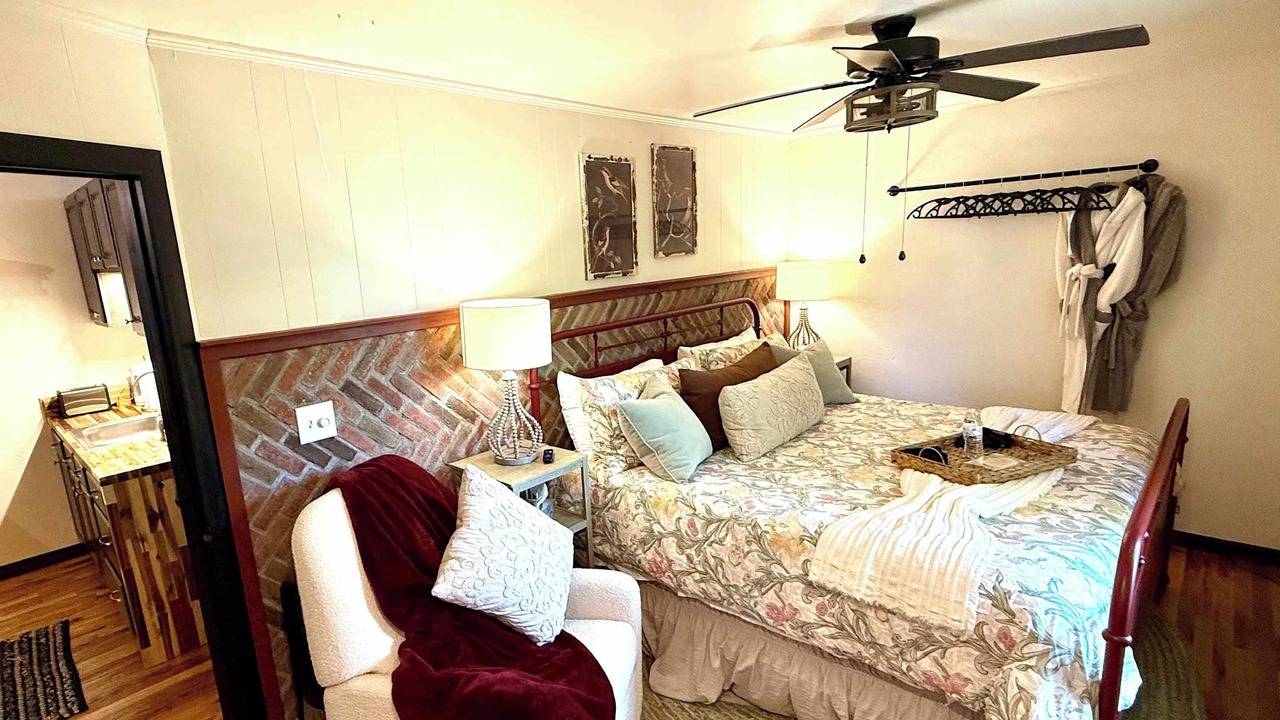 Photo of Bedroom in Eureka Springs Historic District