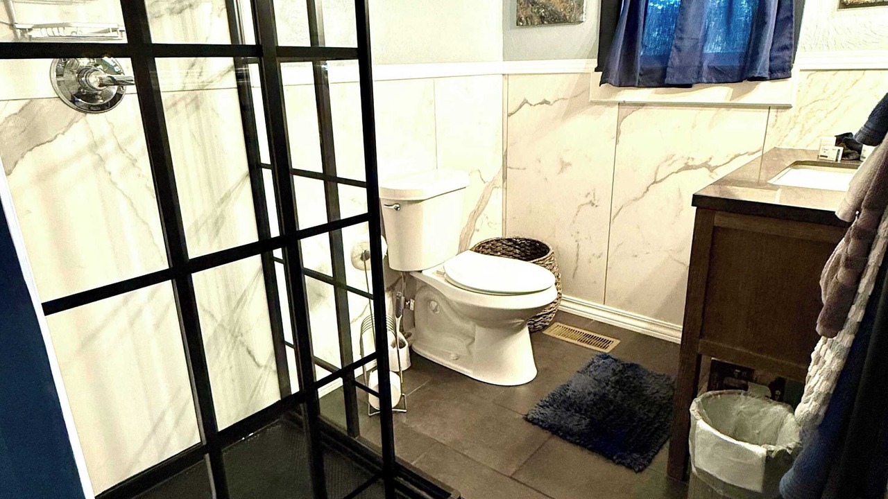 Photo of Bathroom in Eureka Springs Historic District