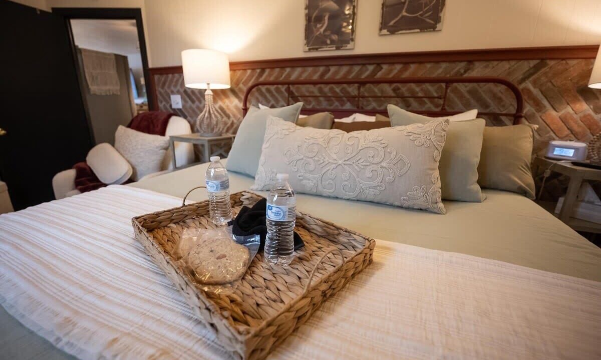 Photo of Bedroom in Eureka Springs Historic District