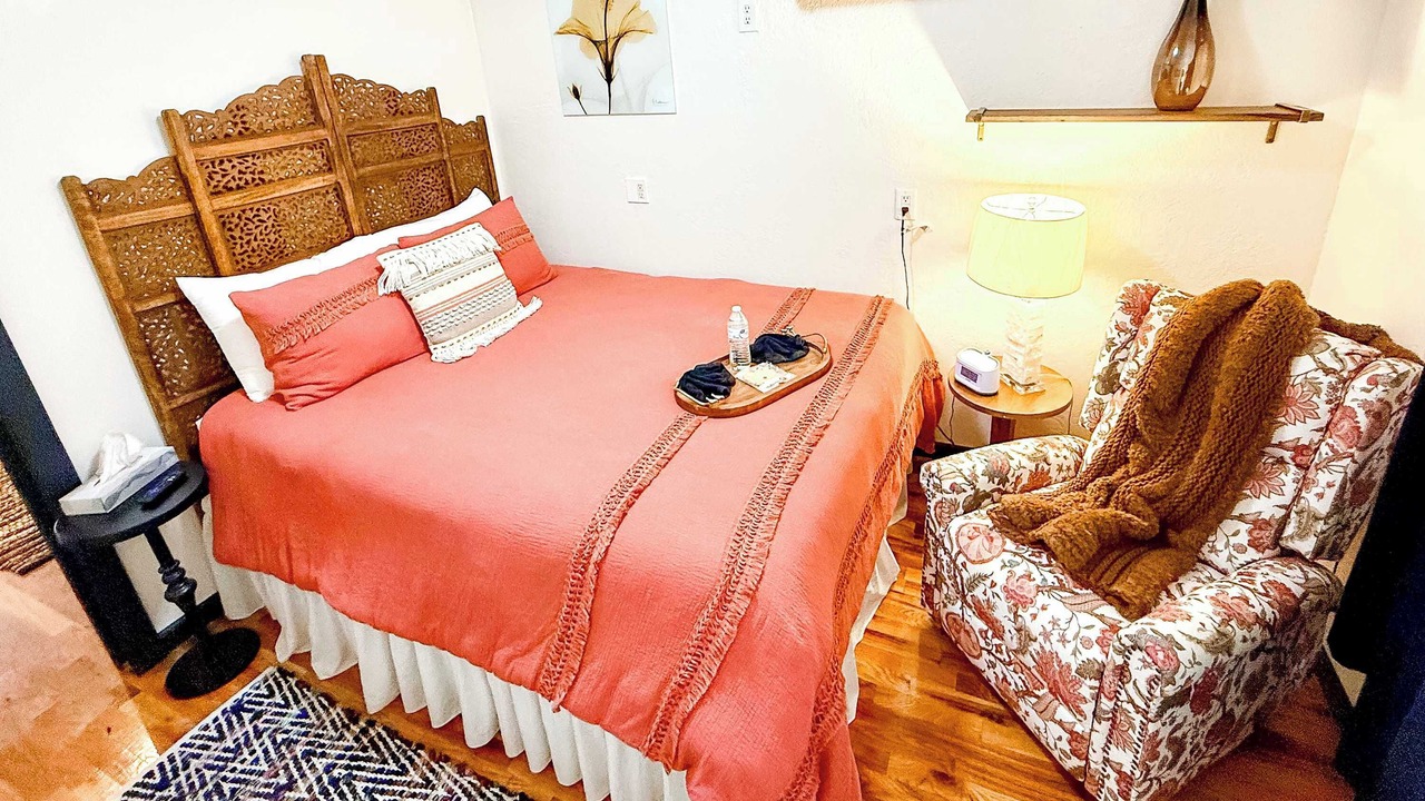 Photo of Bedroom in Eureka Springs Historic District
