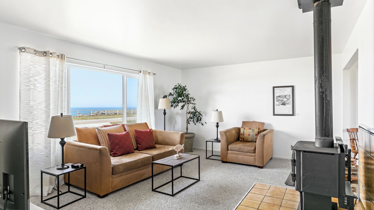 Photo of Livingroom in Point Arena
