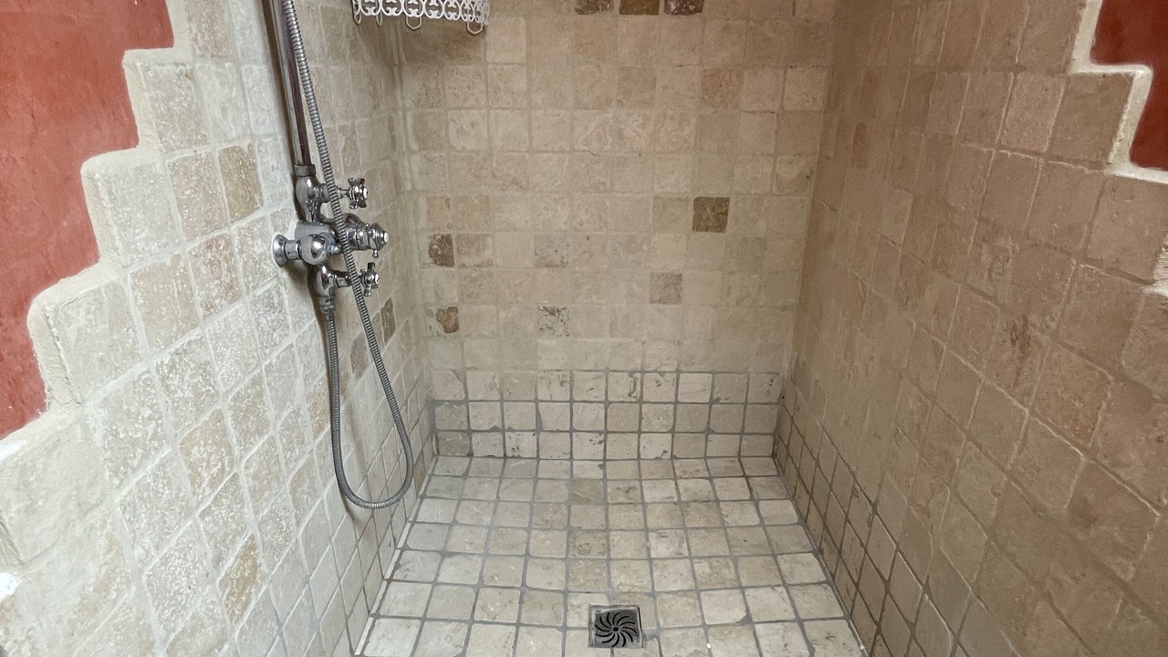 Photo of Bathroom in Caderousse