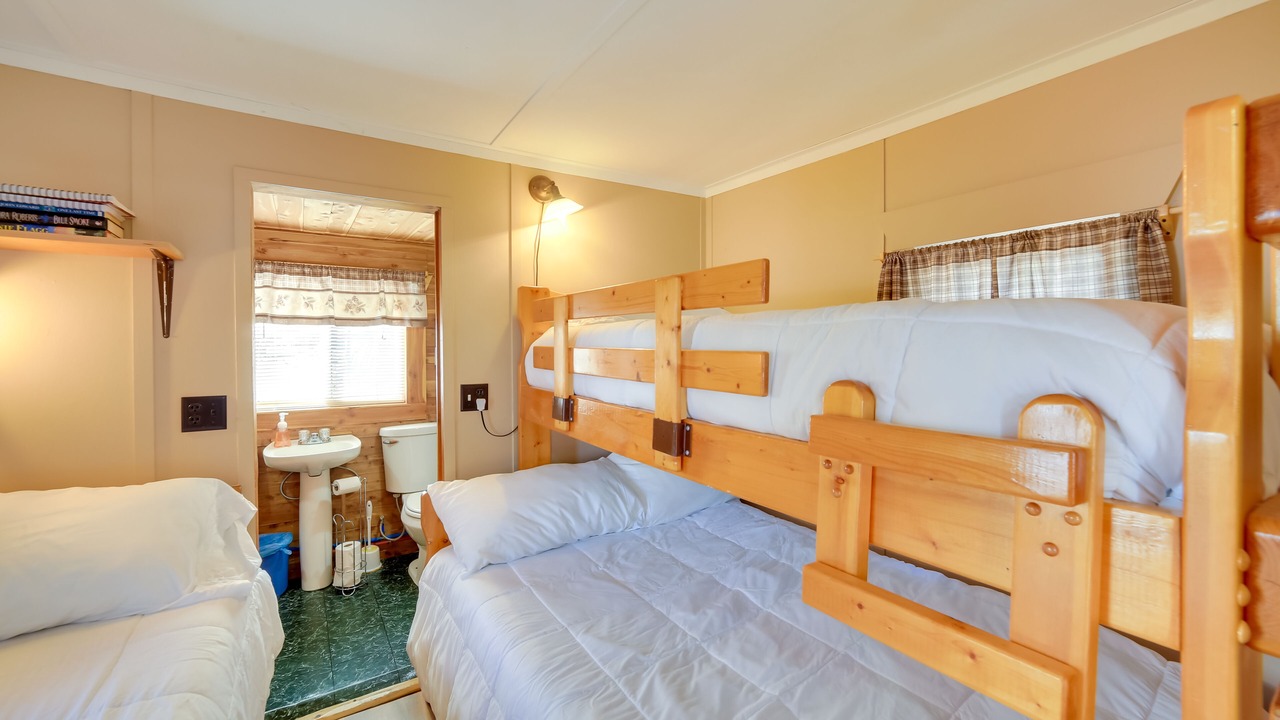 Photo of Bedroom in Newberry