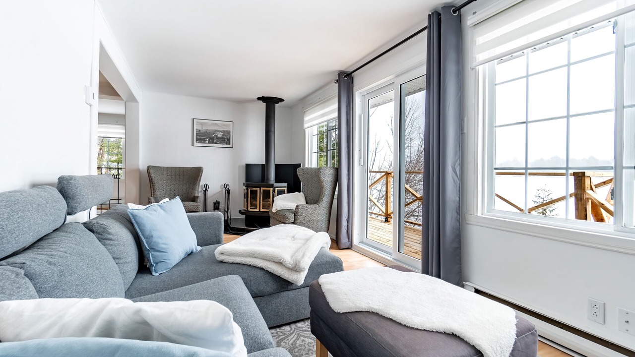 Photo of Livingroom in Chertsey