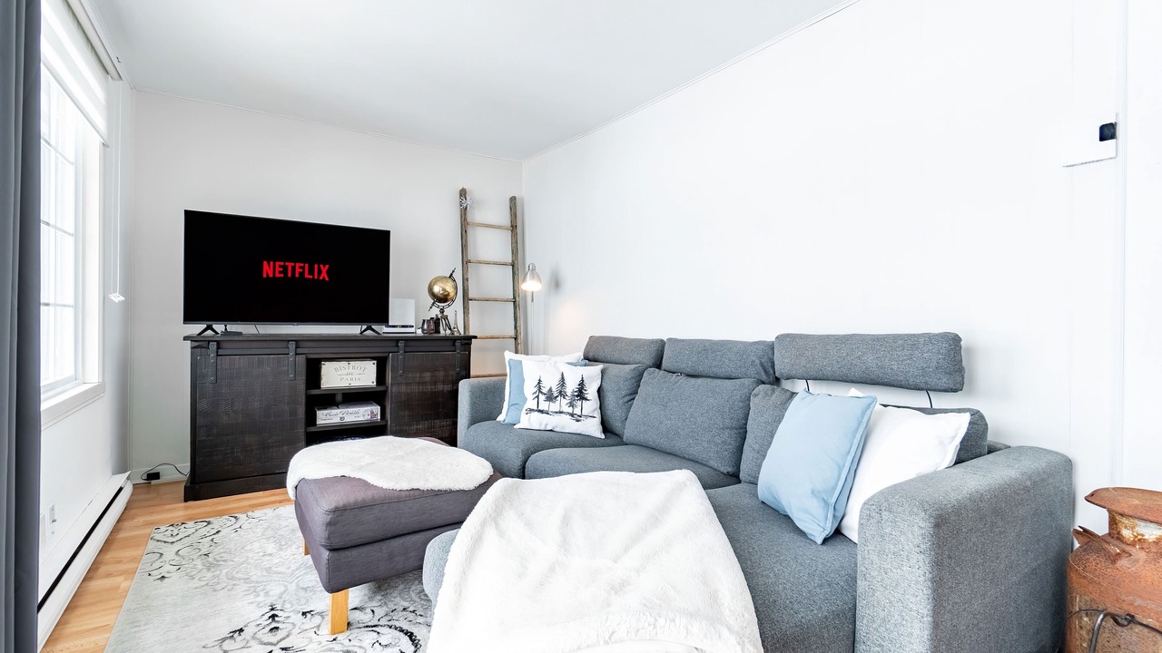 Photo of Livingroom in Chertsey