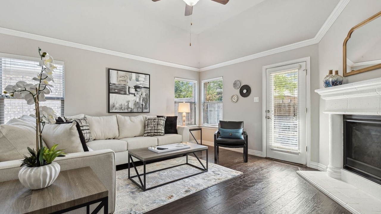 Photo of Livingroom in Keller