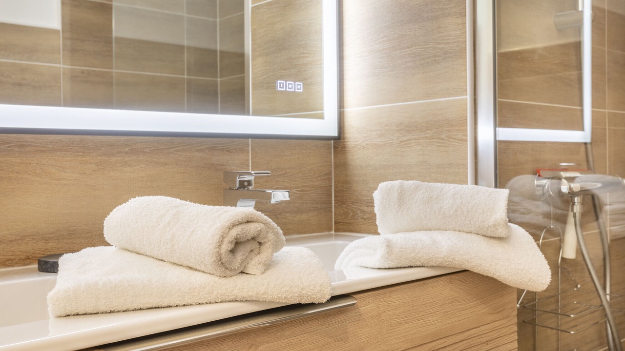 Photo of Bathroom in Hyeres City Centre