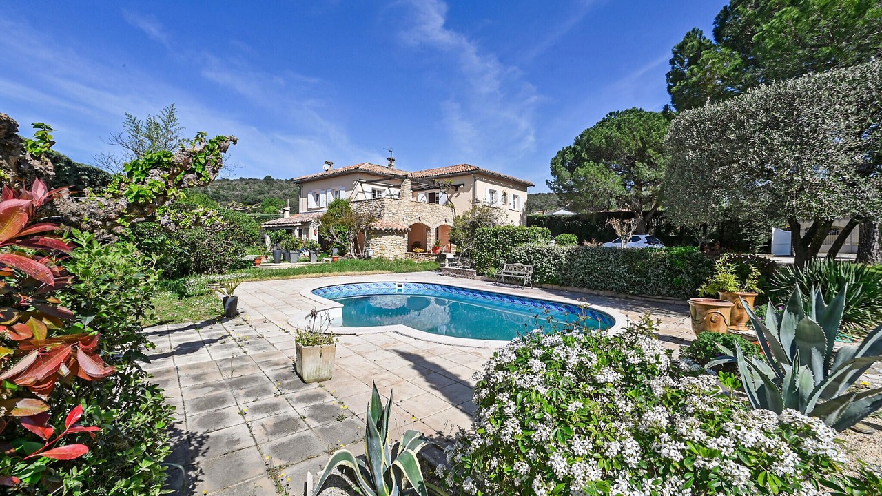 Photo of Outdoor in Saint-Julien-les-Rosiers