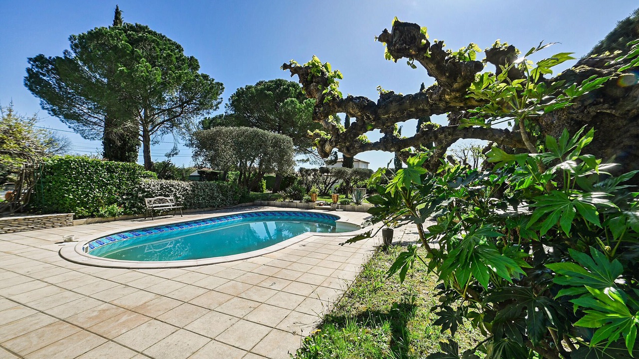 Photo of Outdoor in Saint-Julien-les-Rosiers