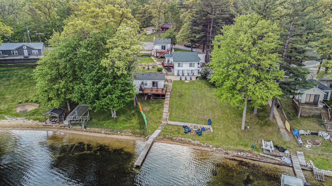 Photo of Others in White Cloud