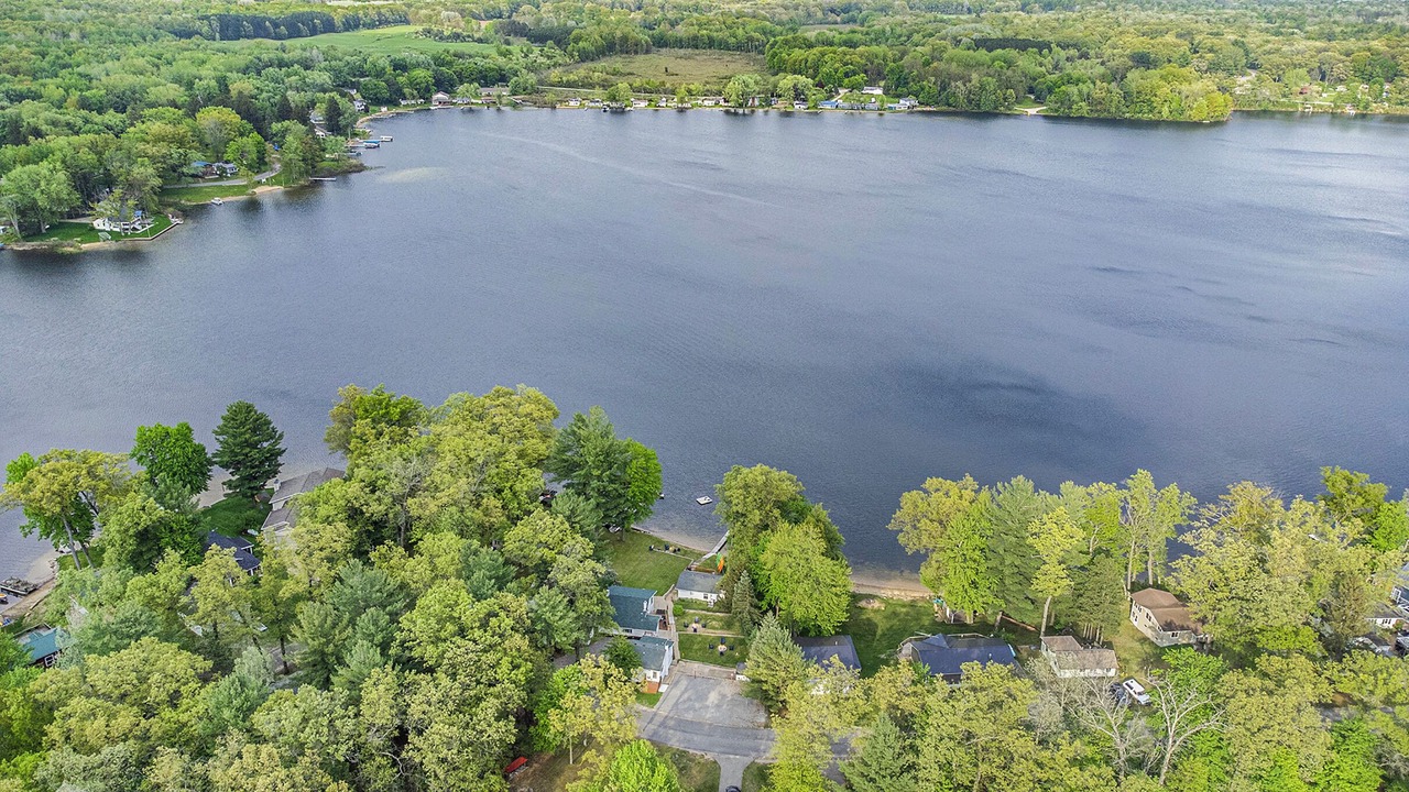 Photo of Outdoor in White Cloud