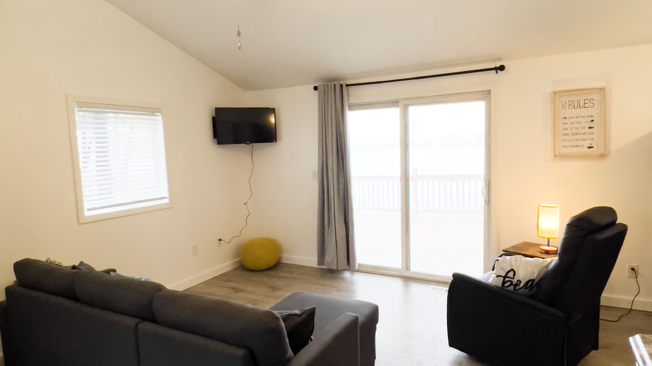 Photo of Livingroom in White Cloud