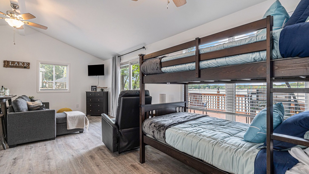 Photo of Bedroom in White Cloud