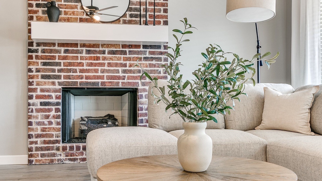 Photo of Livingroom in Broken Arrow