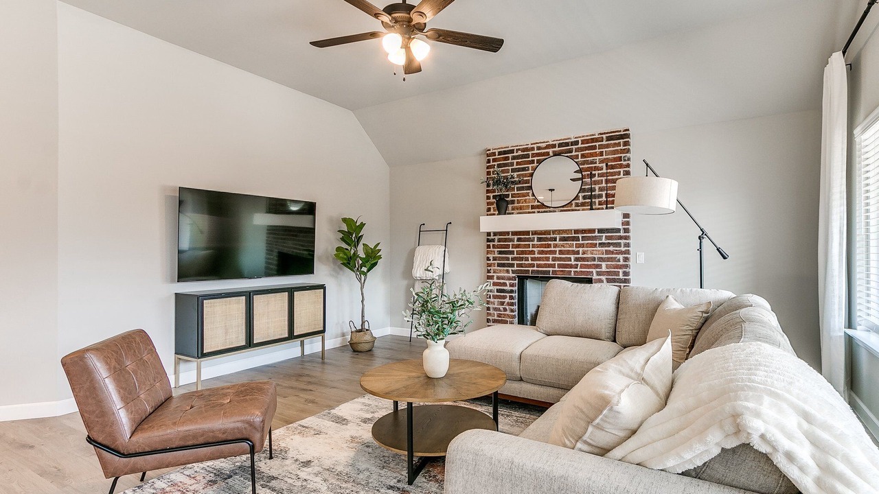 Photo of Livingroom in Broken Arrow
