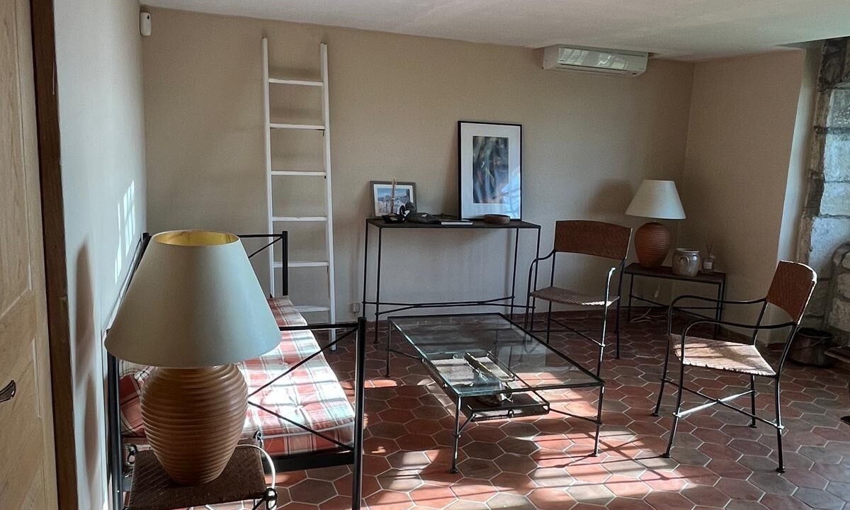 Photo of Others in Mane