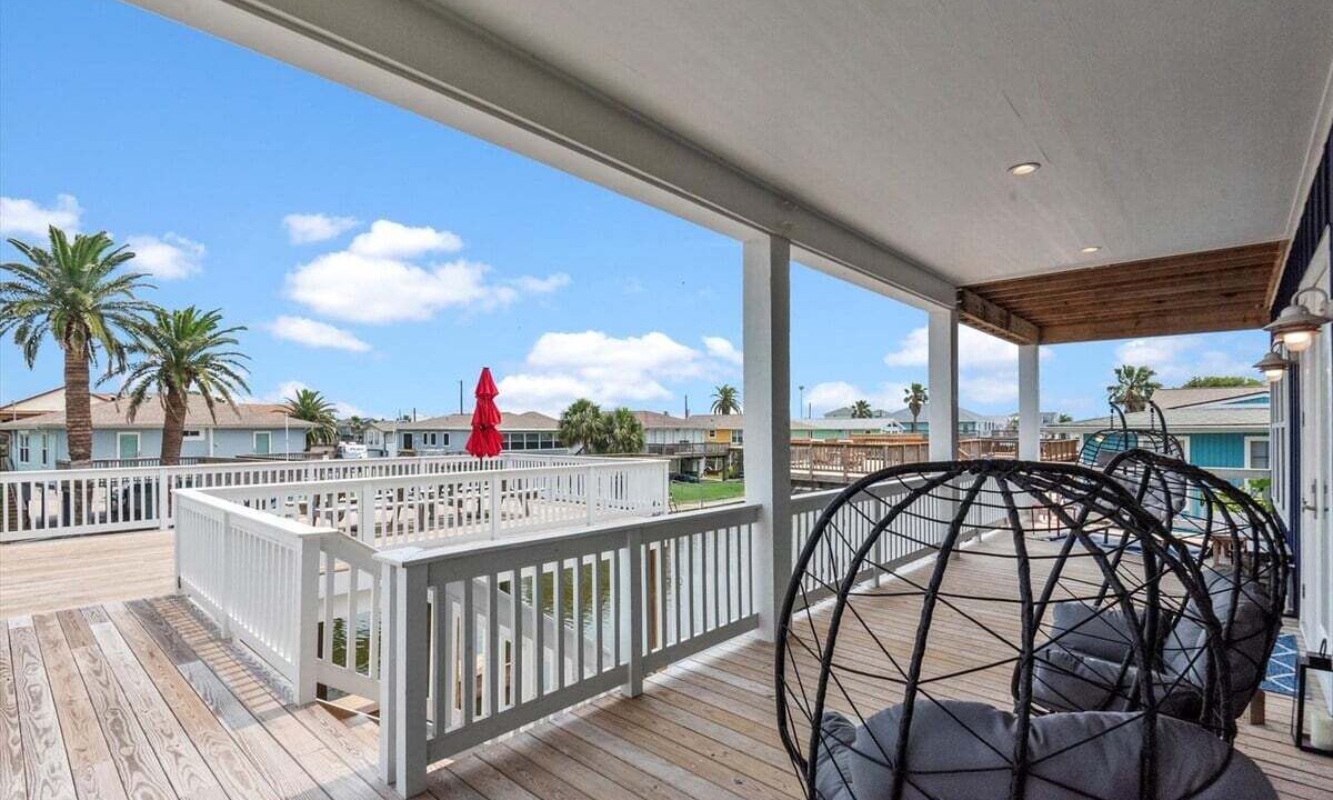 Photo of Patio Balcony in Jamaica Beach