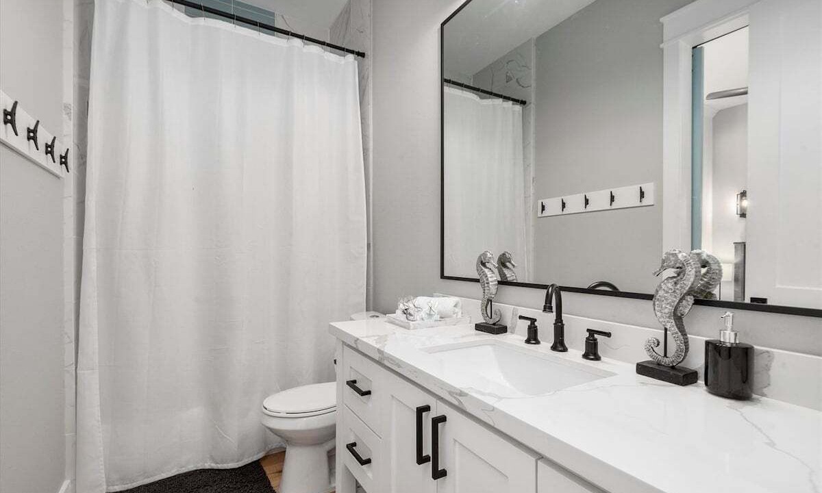 Photo of Bathroom in Jamaica Beach