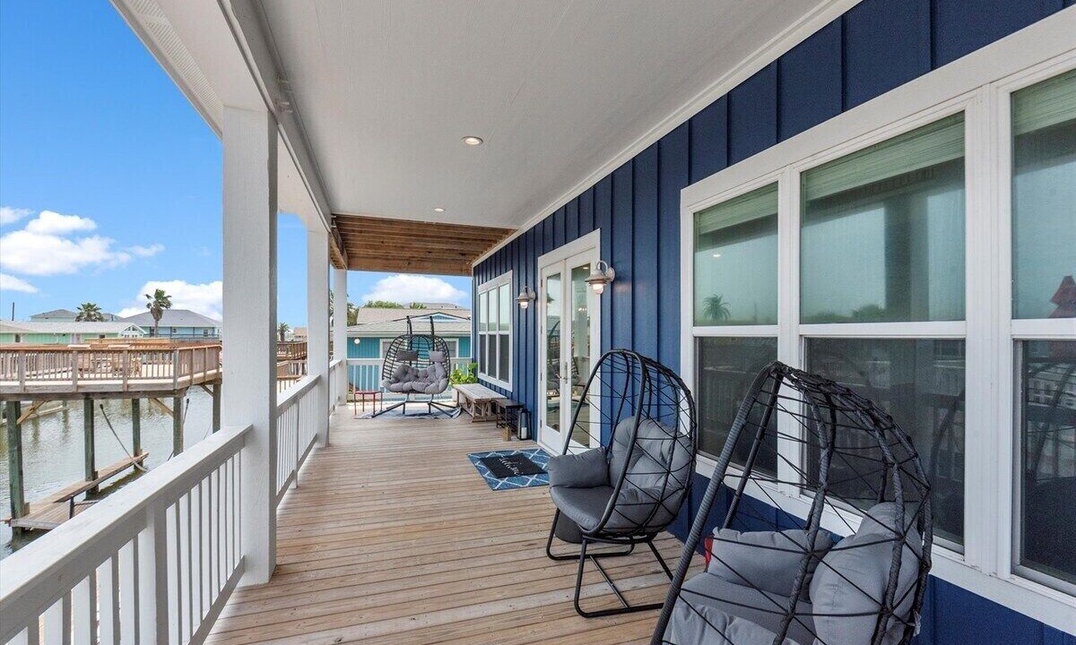 Photo of Patio Balcony in Jamaica Beach