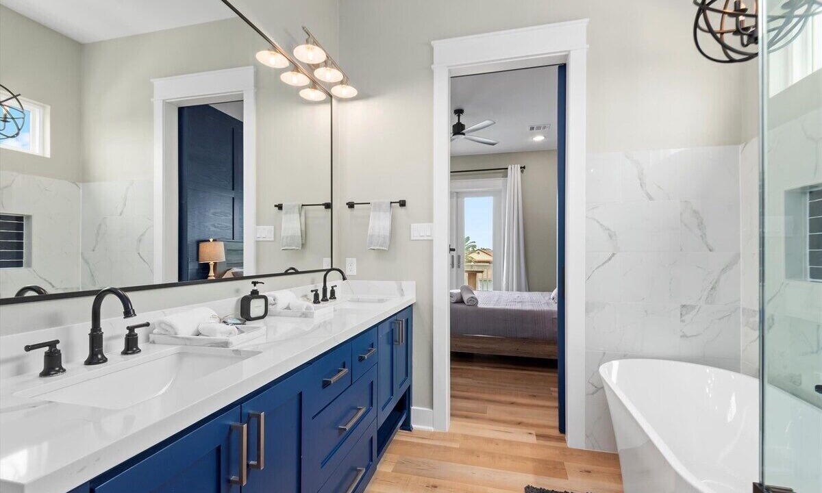 Photo of Bathroom in Jamaica Beach