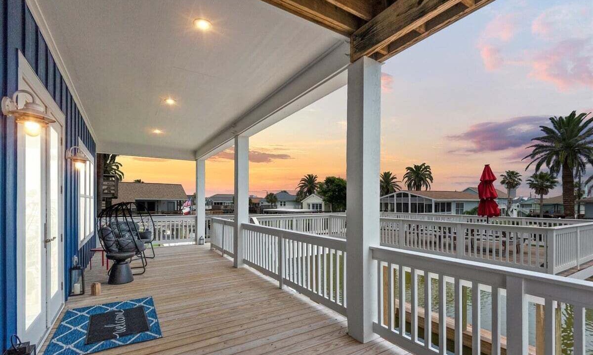 Photo of Patio Balcony in Jamaica Beach