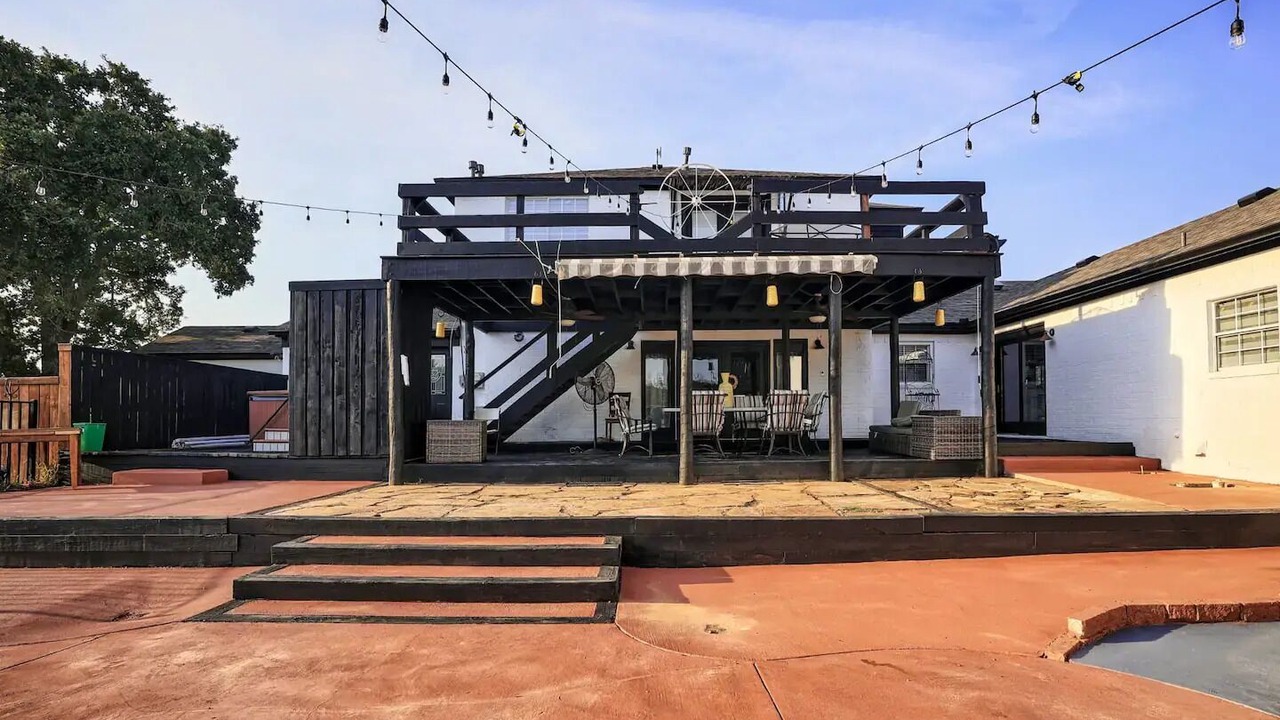 Photo of Outdoor in Era
