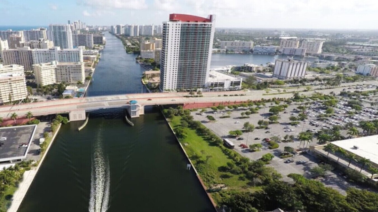 Photo of Outdoor in Hallandale Beach