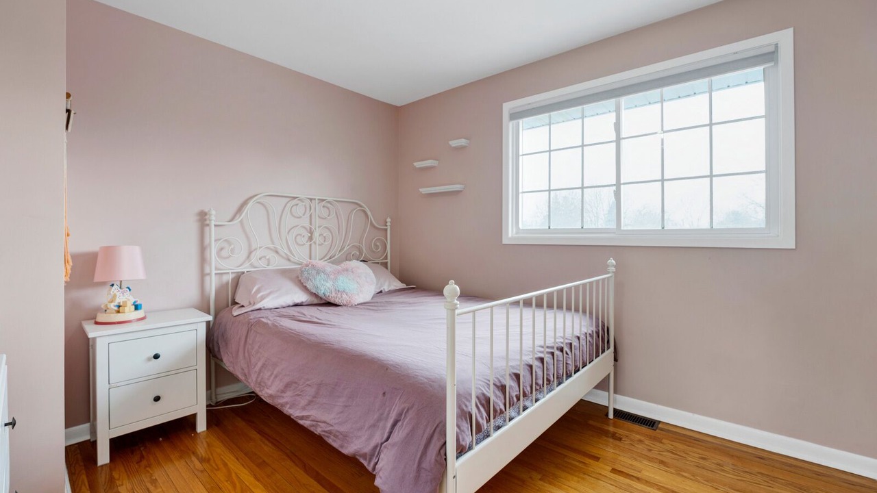 Photo of Bedroom in Amherstview